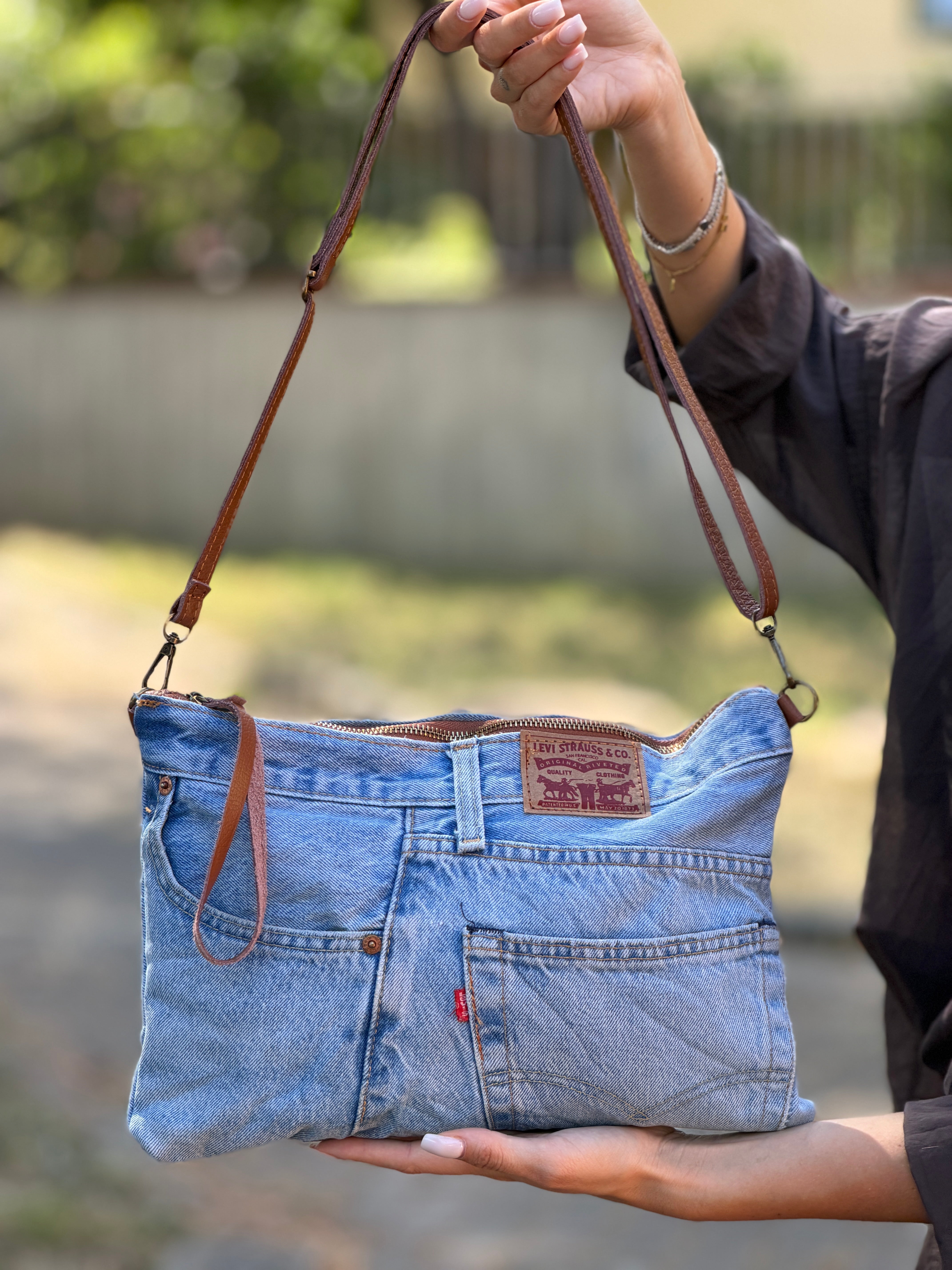 Pochette con tracolla denim